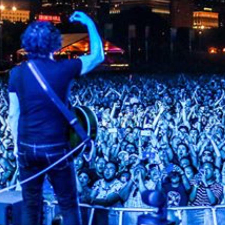 Look closely, we are in fact in this picture, right corner, about three rows back from one of our all-time favorites, Jack White