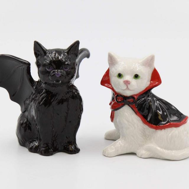 Fine Porcelain Hand Painted Halloween Dracula Vampire Cats Halloween Salt and Peppers Shakers, 3-1/2" L