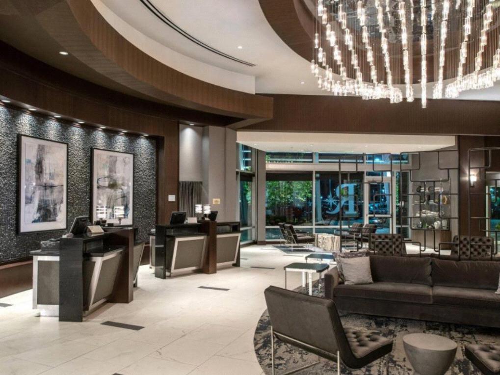 The Wedding Website of Sayra Fernandes and Martin Lakpor