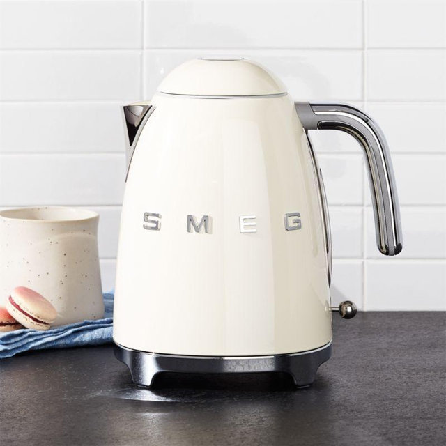 Smeg Cream Retro Electric Kettle