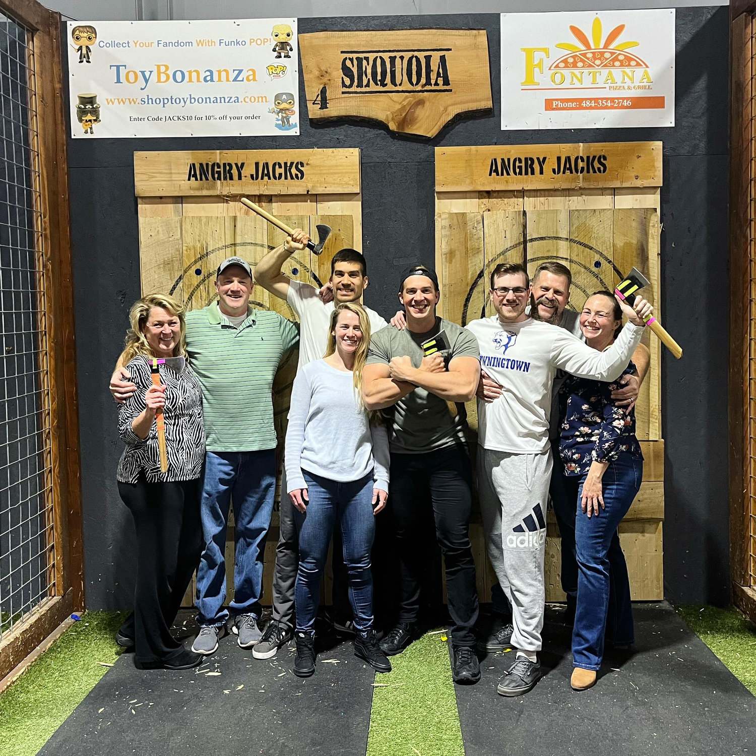 Family axe throwing πͺ
November 2022