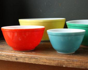 Vintage Pyrex Mixing Bowl Set