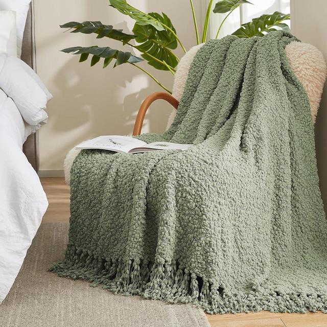 Amélie Home Textured Mulberry Throw Blanket Handmade with Tassels Chunky Soft Fluffy Knit Throw Blankets Woven Luxury Farmhouse Throws for Couch Sofa Bed (Sage Green, 60"x80")