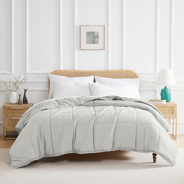 Southshore Fine Living, Inc. California/King Size Comforter, Pet Hair Resistant Bedding, Easy Care Oversized Down-Alternative Grey Comforters, King Size Bedspread, Light Grey