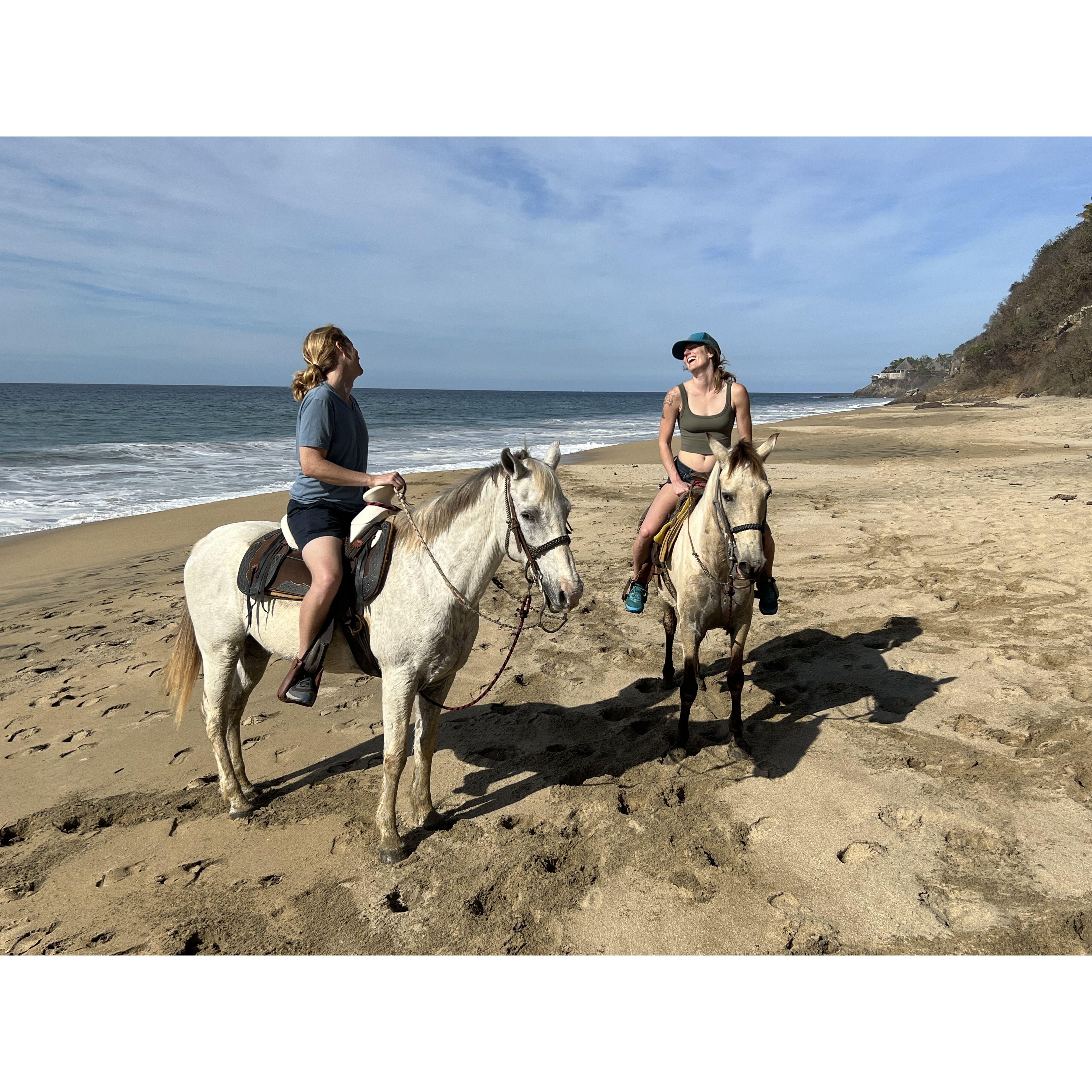 A terrifying horse romp in Sayulita.