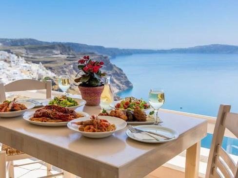 Cliffside Lunch in Santorini