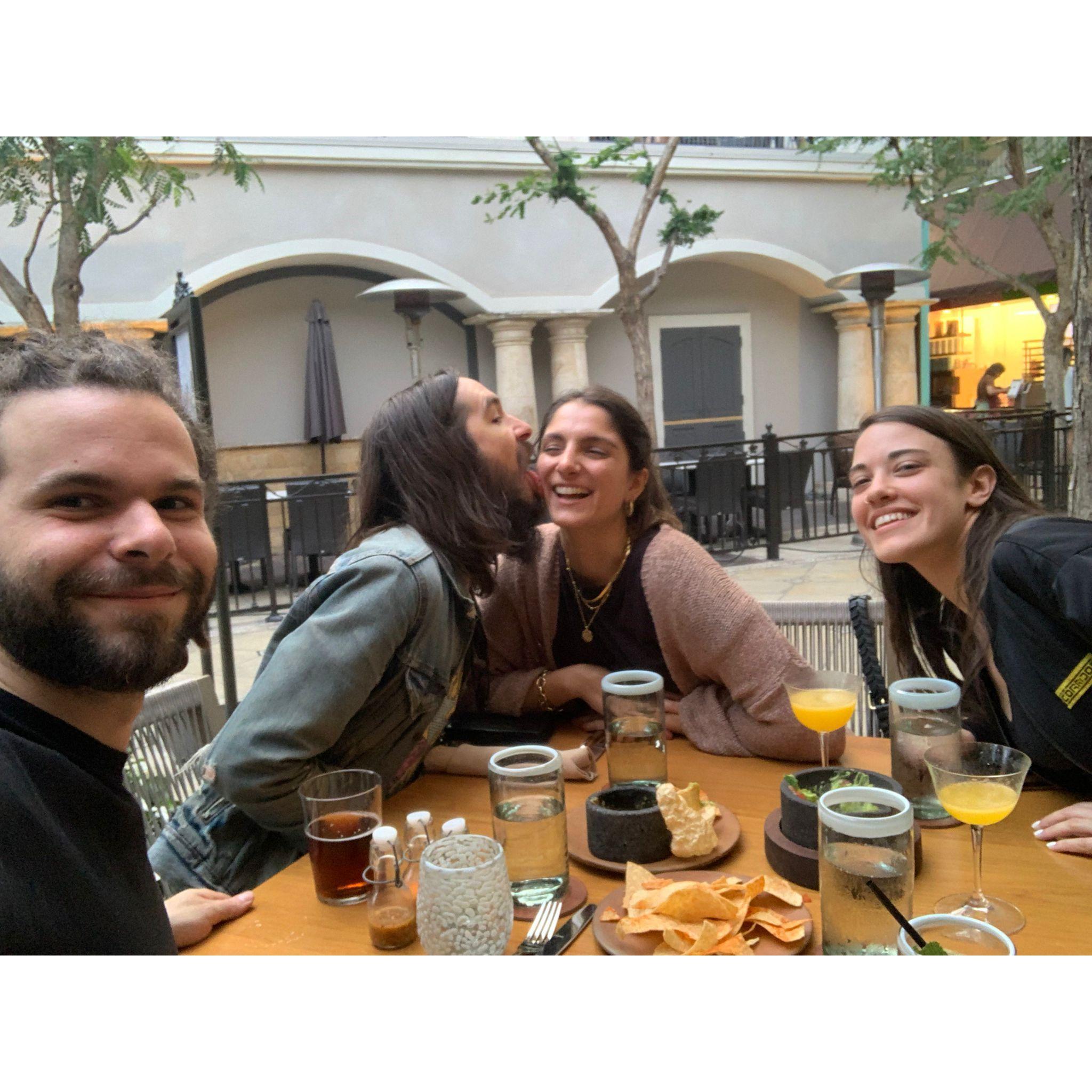 When is friends came to visit