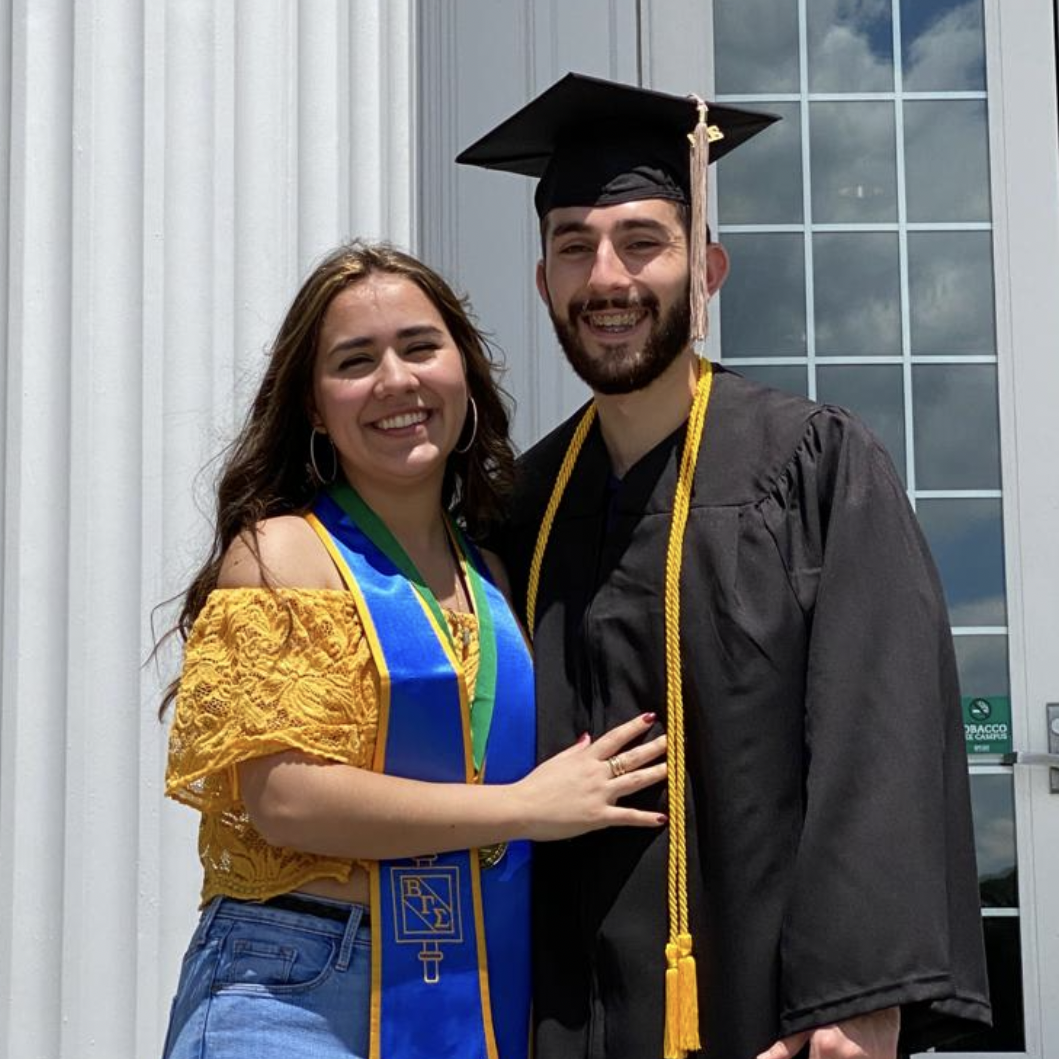 This was for Daniel's College graduation in 2021.
Esta fue para la graduación de la universidad de Daniel, en el 2021.