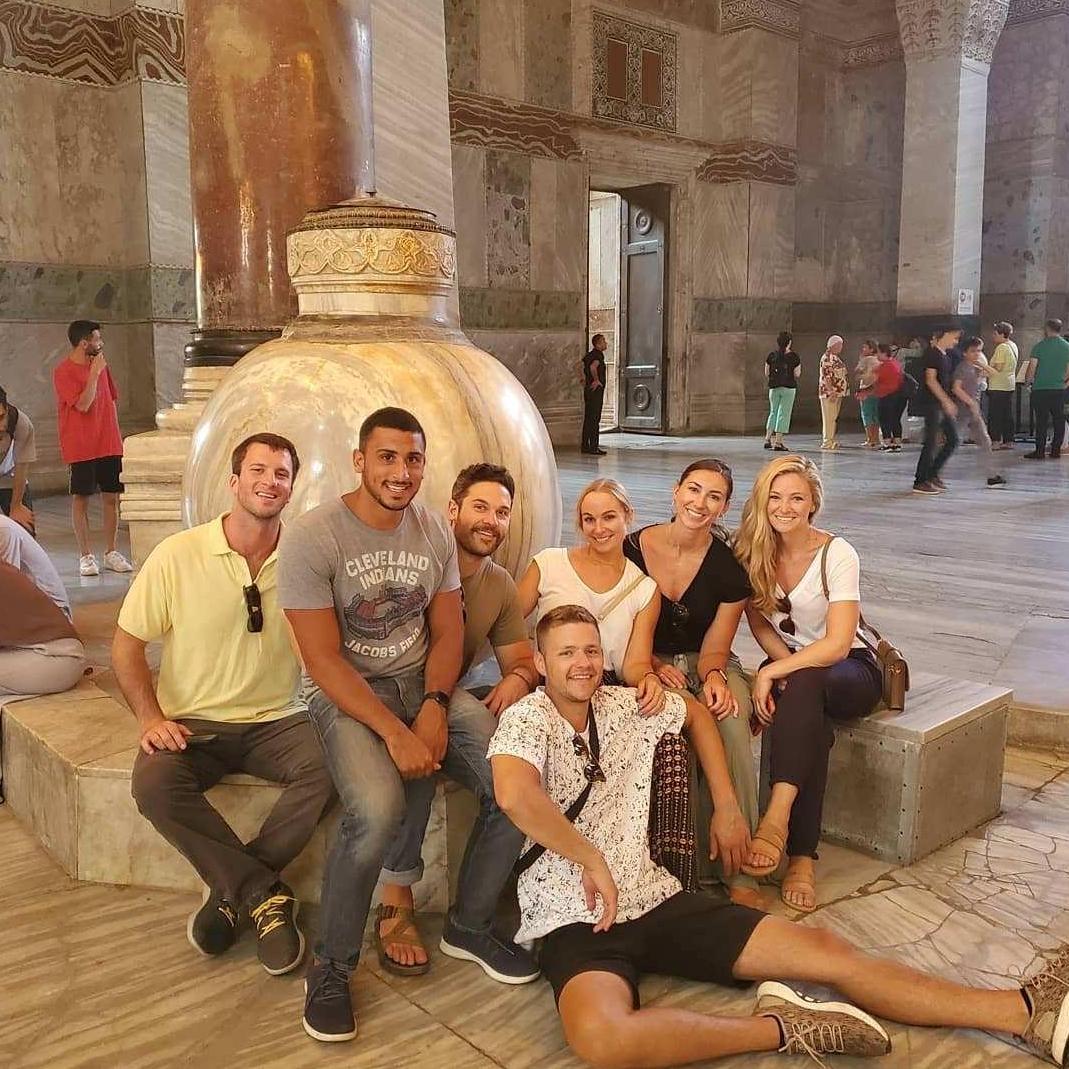 Jen, Alex, Nabil (groomsman), Turkish Andy (groomsman), Jody (maid of honor), Krista (good friend), Thomas (good friend) do Istanbul sight seeing