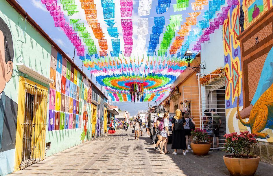 The Wedding Website of Santiago de la Cerda Harlow and Yolanda Yazbel Viruel Maciel