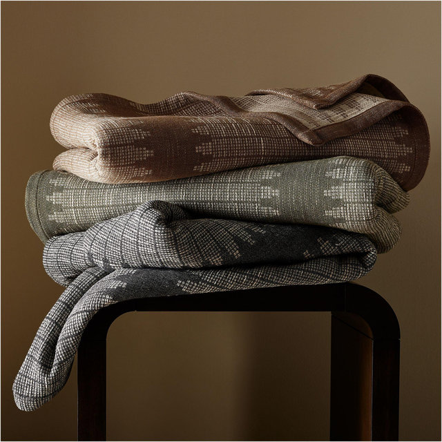 Reversible Woven Bed Blanket in Queen