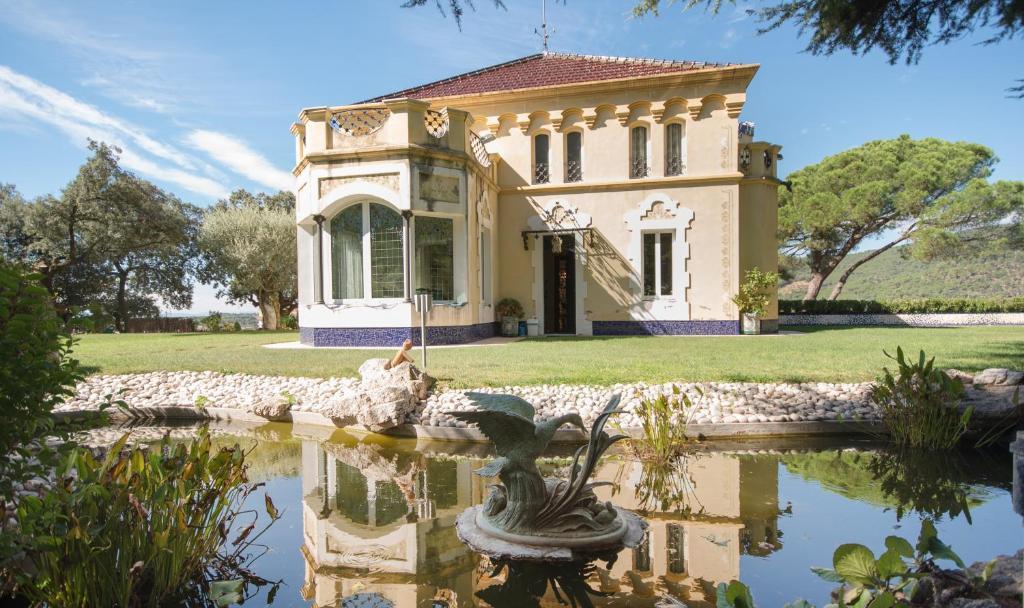 The Wedding Website of Amy Ingraham and Adri Moreno Pérez