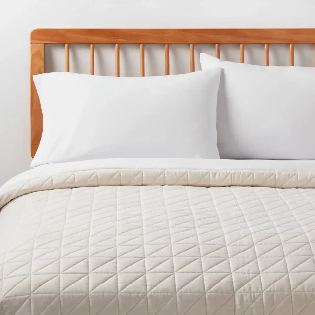 Full/Queen Microfiber Quilt Ivory - Room Essentials™