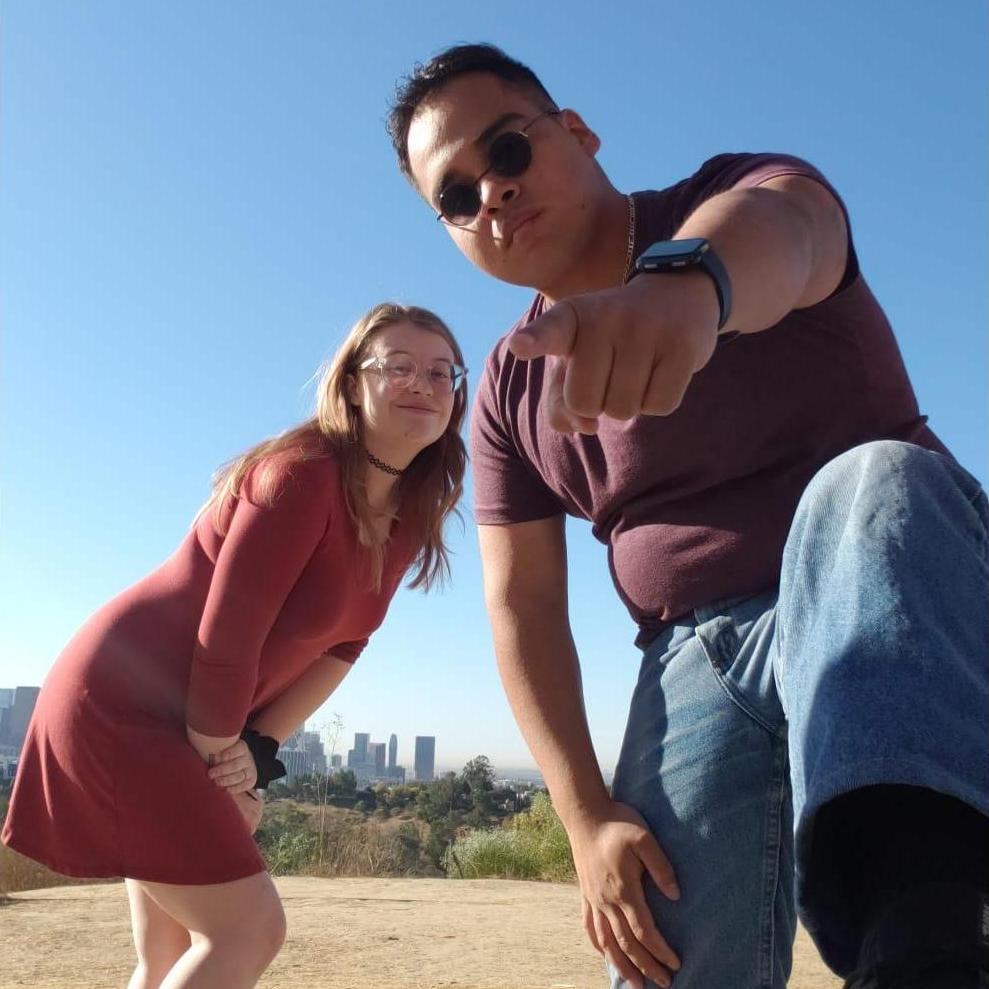 This photo was taken mere moments before Maryah met Joel's mom for the first time.
Esta foto fue tomada momentos antes de que Maryah conociera a la mamá de Joel por primera vez.