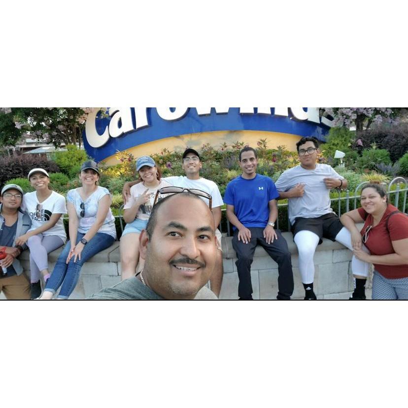 PRIMER VIAJE AL PARQUE DE DIVERSIONES JUNTOS.
FIRST THEME PARK TRIP TOGETHER.