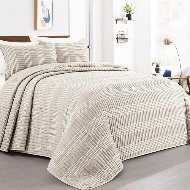 HOMBYS 128x120 Seersucker Patchwork Oversized King Quilt Set, Lightweight Plaid Bedspread Coverlet Set, All Season Bohemian Home Bedding Decor with 2 Pillow Shams, Beige