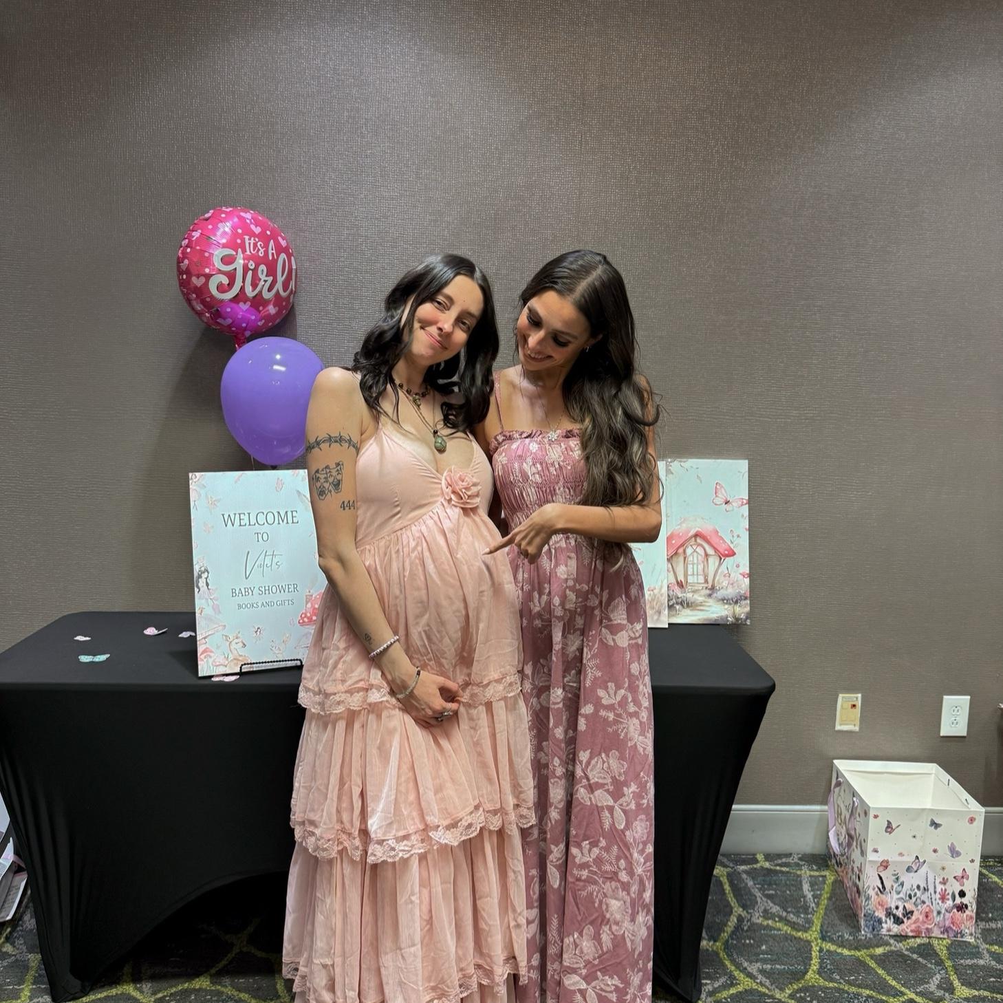 Laura Gray (best friend of bride) + baby Violet! 💜