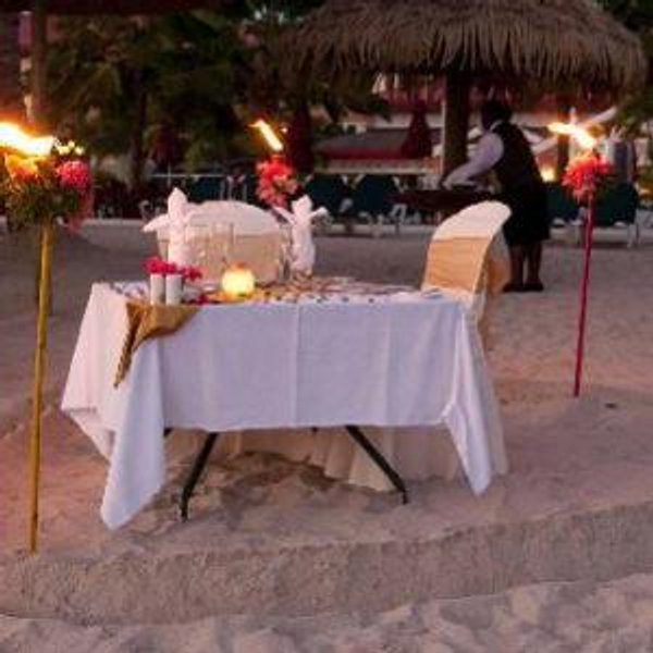 Honeymoon Beachfront Candlelight Dinner for 2!