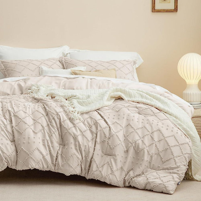 Bedsure Boho Comforter Set Queen - Beige Tufted Shabby Chic Kids' Bedding Comforter Set for All Seasons, Western Comforter Set for Children, 3-Piece Farmhouse Modern Bed Set, Includes 2 Pillow Shams