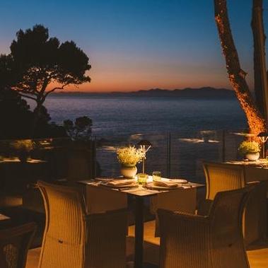 Seaside dinner in Ischia