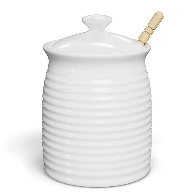 Kook Ceramic Honey Jar with Lid, Wooden Dipper, Small Beehive Honey Pot with Lid, Durable Stoneware, Microwave & Dishwasher Safe, 20 oz, Glossy Finish, White