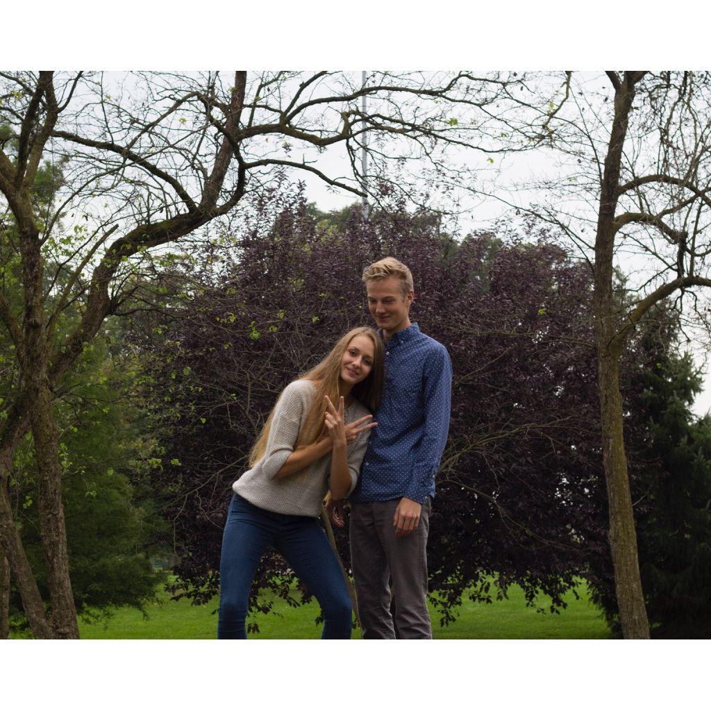 Ashlyn needed to practice while in college so just a few months into dating Rhi & G agreed to do a couples shoot. How lucky are they that she got to take their real engagement photos 7 years later!
