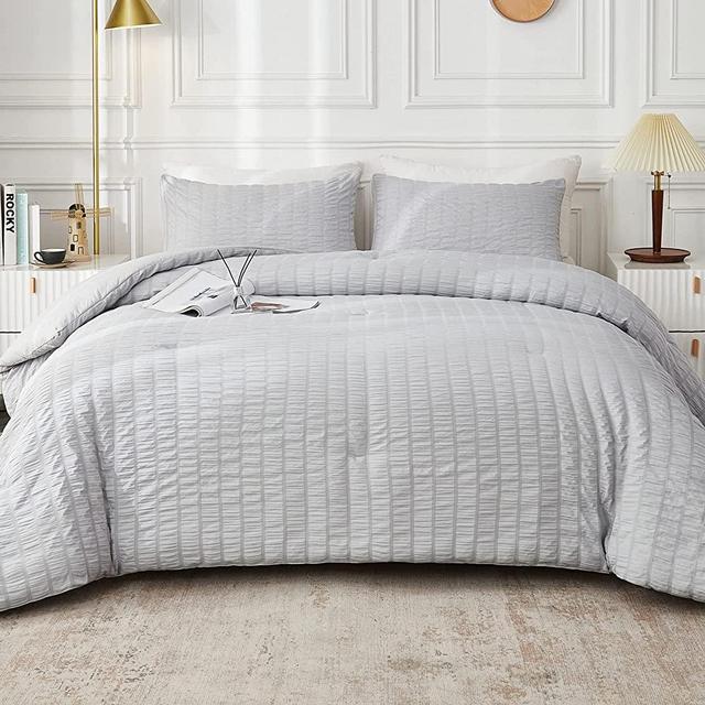 AveLom Seersucker King Comforter Set (104x90 inches), 3 Pieces - 100% Soft Washed Microfiber Lightweight Comforter with 2 Pillowcases, All Season Down Alternative Comforter Set for Bedding, Light Gray