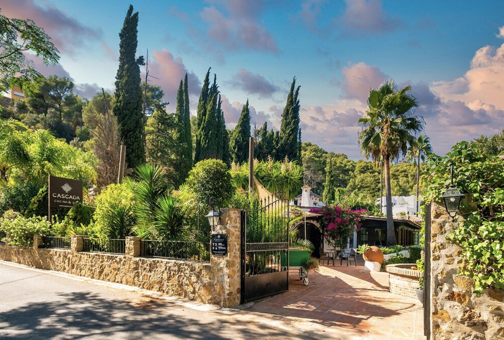 The Wedding Website of Andrea Lock and Ramiro Villegas