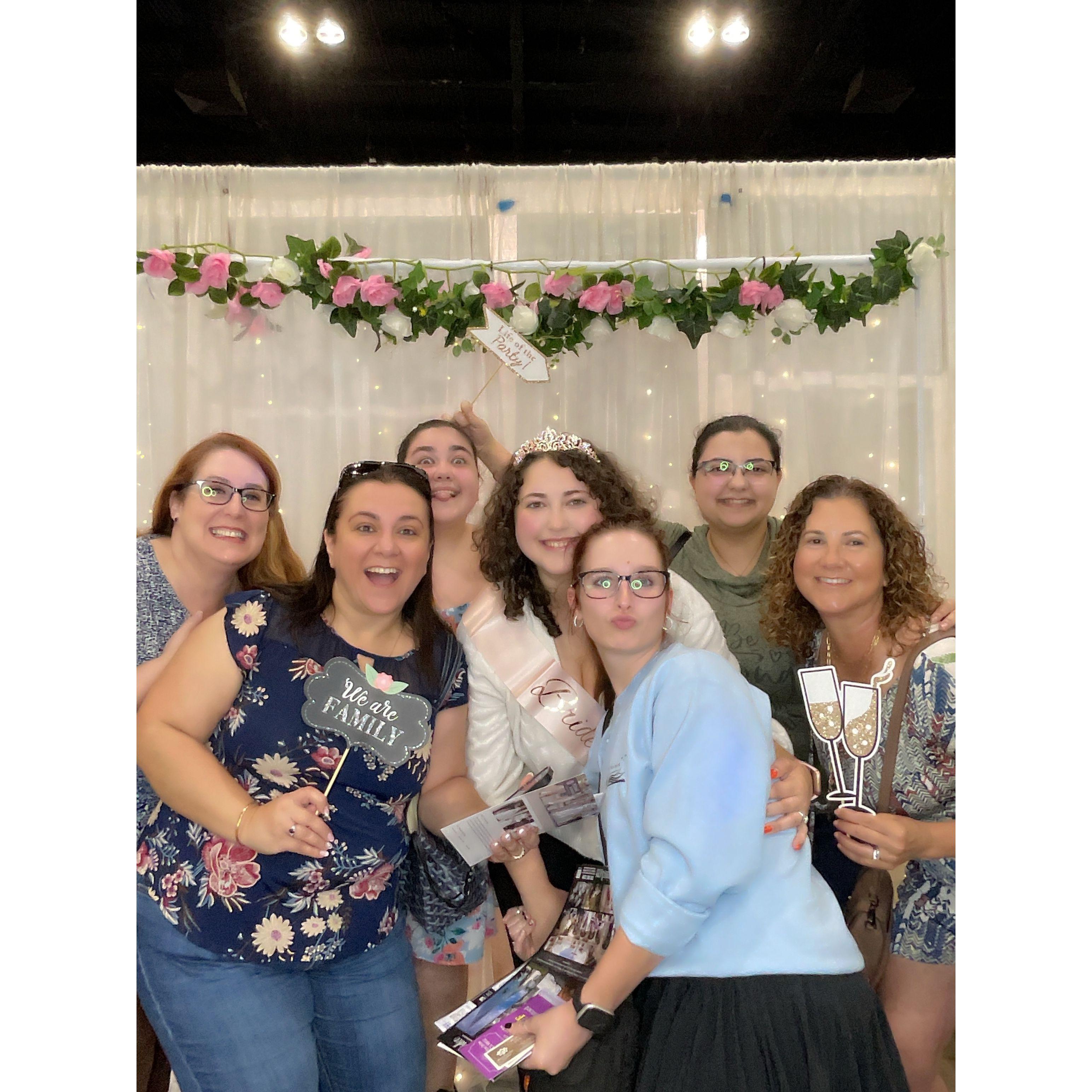 Bridal Expo 2024 with my bridesmaids, my mom, and my aunts