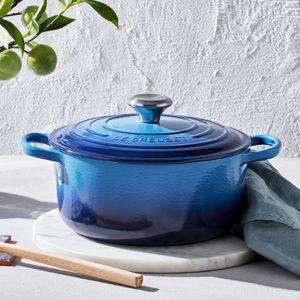 Signature Round Dutch Oven