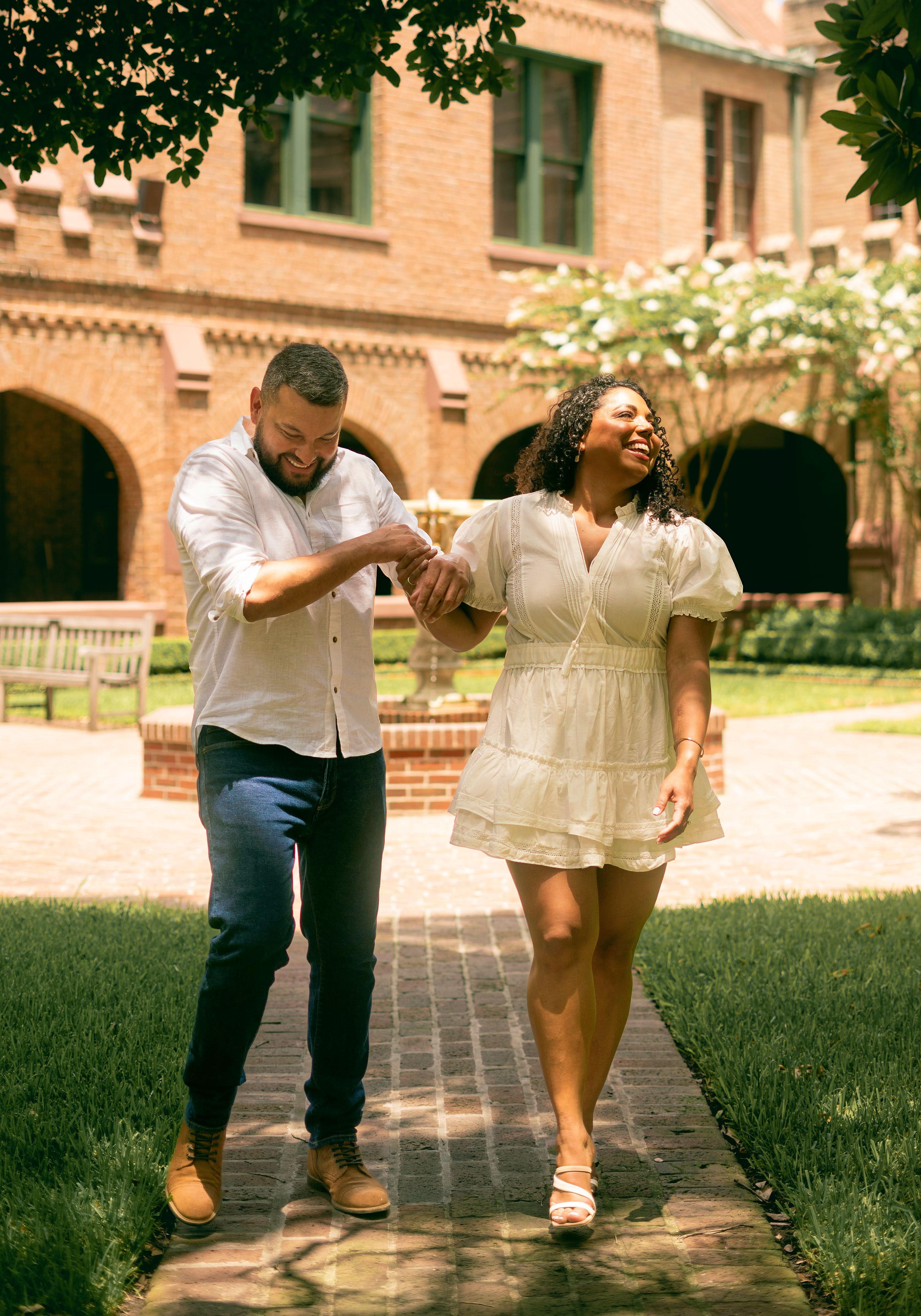 The Wedding Website of Roxana Ullah and Mauricio Rozo