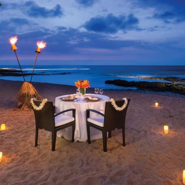 Romatic Dinner on the Beach