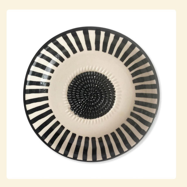 Garlic Grater Bowl, Ceramic Grater Plate, 7" Ceramic Garlic Grinder, Decorative Grater Bowl - Without Brush / Daisy Garden