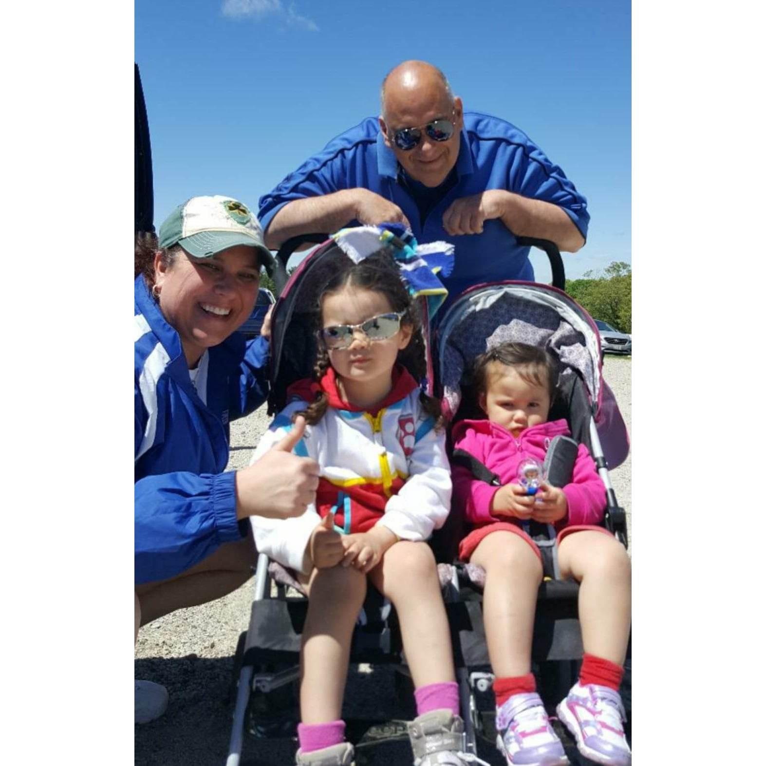 Day at the zoo with cool kids, Alice & Belle