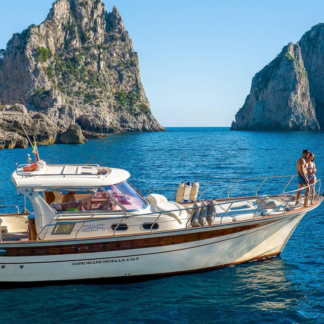 Boat Tour in Capri 🛥️