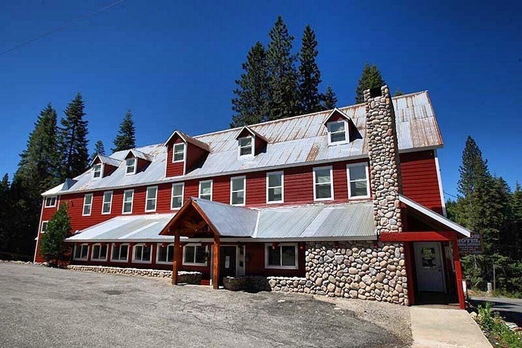 The Wedding Website of Samantha Bell and Buck Bell