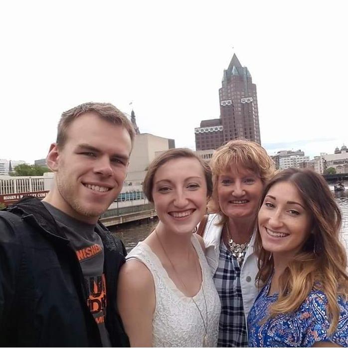 Family booze cruisin' on Lake Michigan 2017
