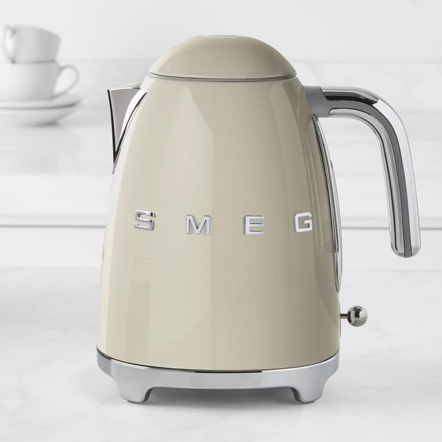 Smeg Electric Kettle 3D Logo, Cream