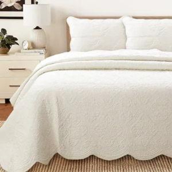 Copper grove sagano Blantyre Scalloped edge 3-piece bead spread set. Off White, King.