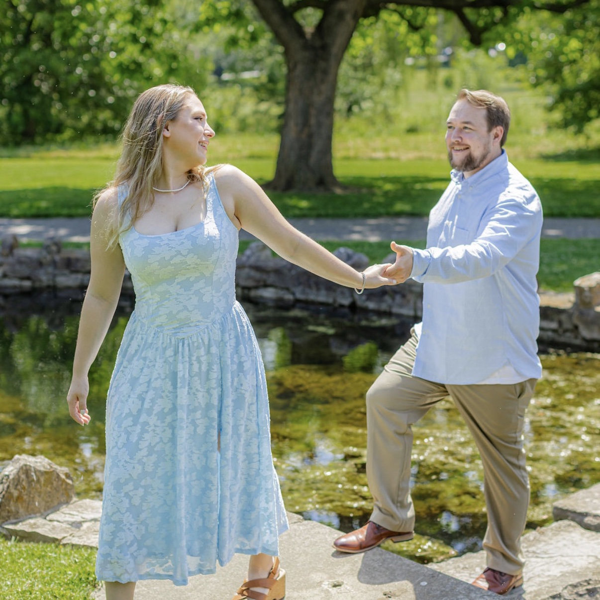 Engagement Photoshoot
Malcolm Gross Rose Garden - Allentown, PA
VANESSA GUEVARA PHOTOGRAPHY