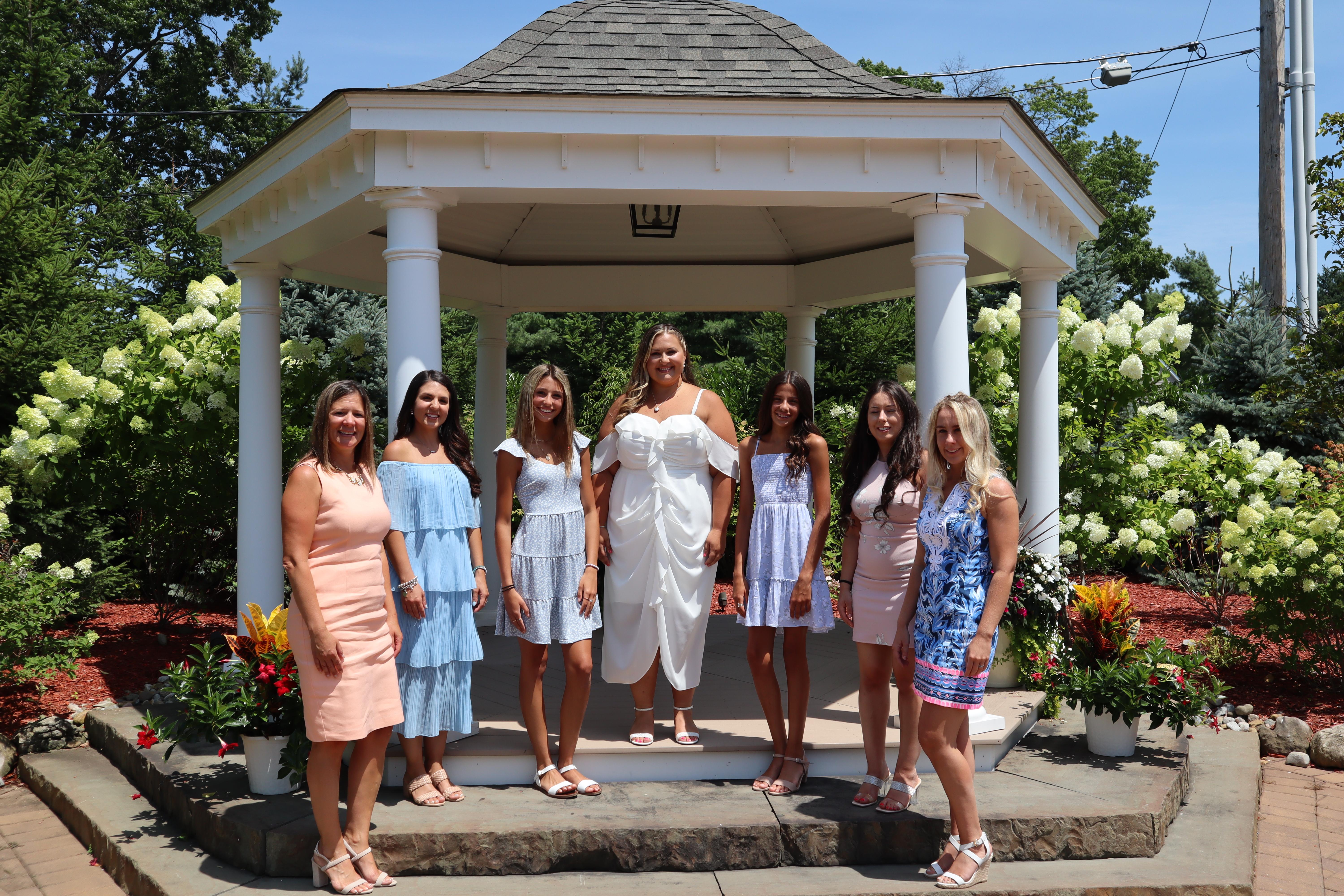 The Wedding Website of V anessa and R aymond