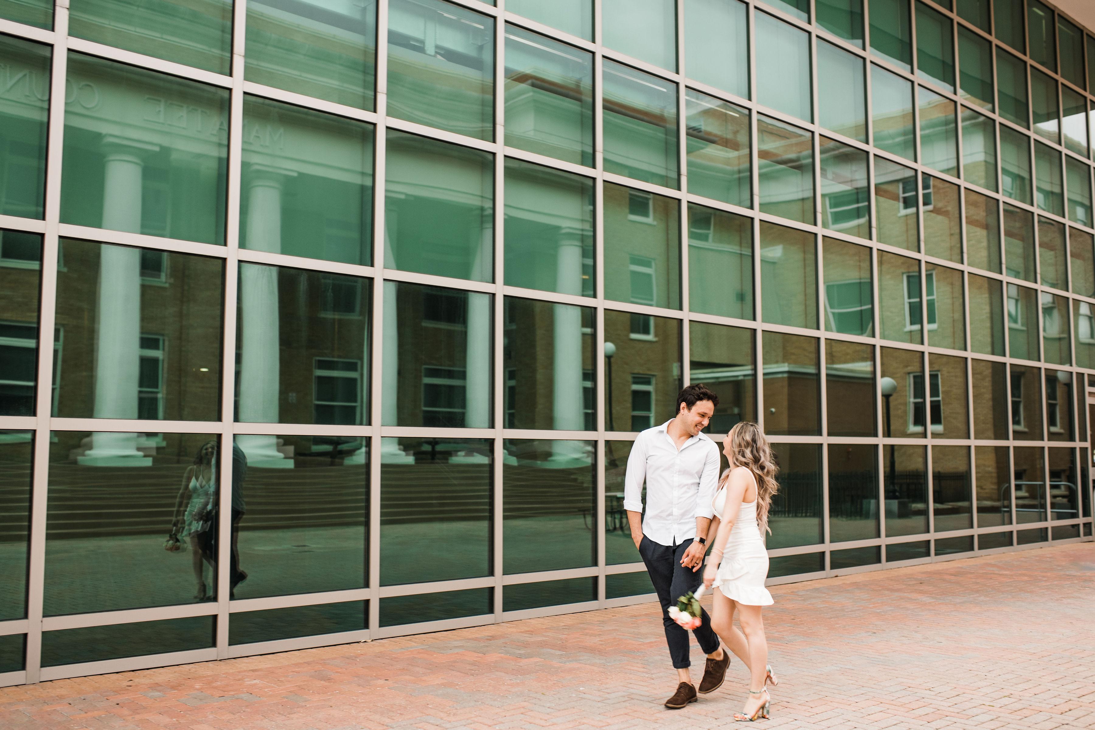The Wedding Website of Carolina Rosas and Jin Beutl