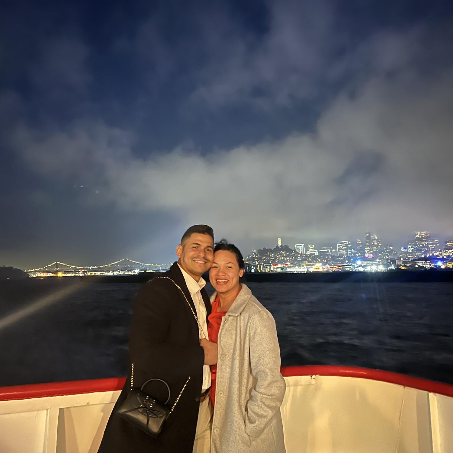 Great night cruise experience together!🛥️🌉