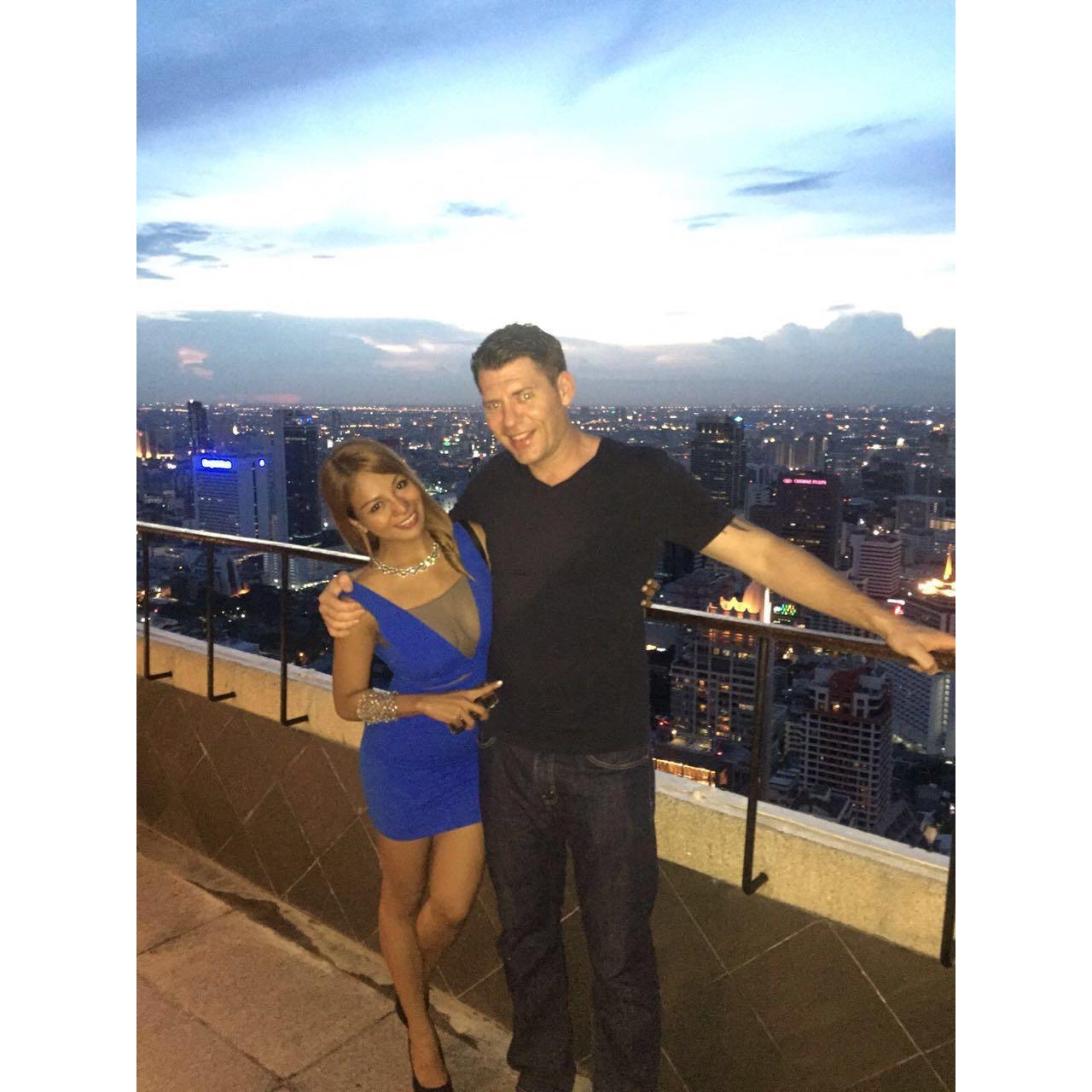 That feeling when you’re on top of the world! ❤️ #BangkokLovers