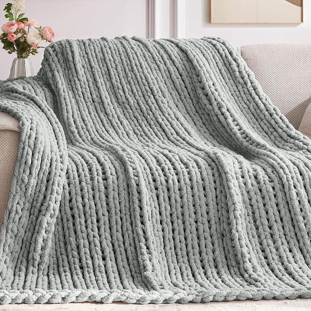 Negwoo Chunky Knit Throw Blanket, 50''*60'' Knitted Throw Chenille Blankets for Bed Couch, Handmade Light Grey Crochet Blanket Big Thick Blanket, Machine Washable Cute Comfy Blanket for Home Decor