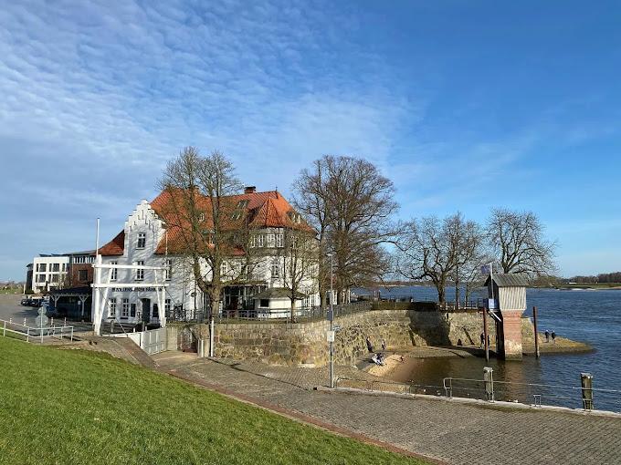 The Wedding Website of Nadia Adams and Jonas Jarvholm