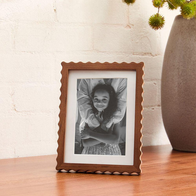 Scallop Wood Frame, Dark Ash, 4X6