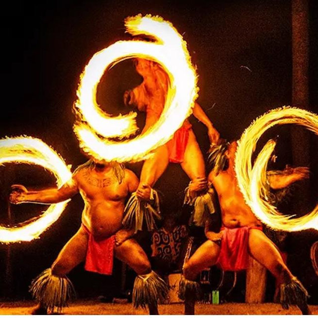 Mauka Luau show