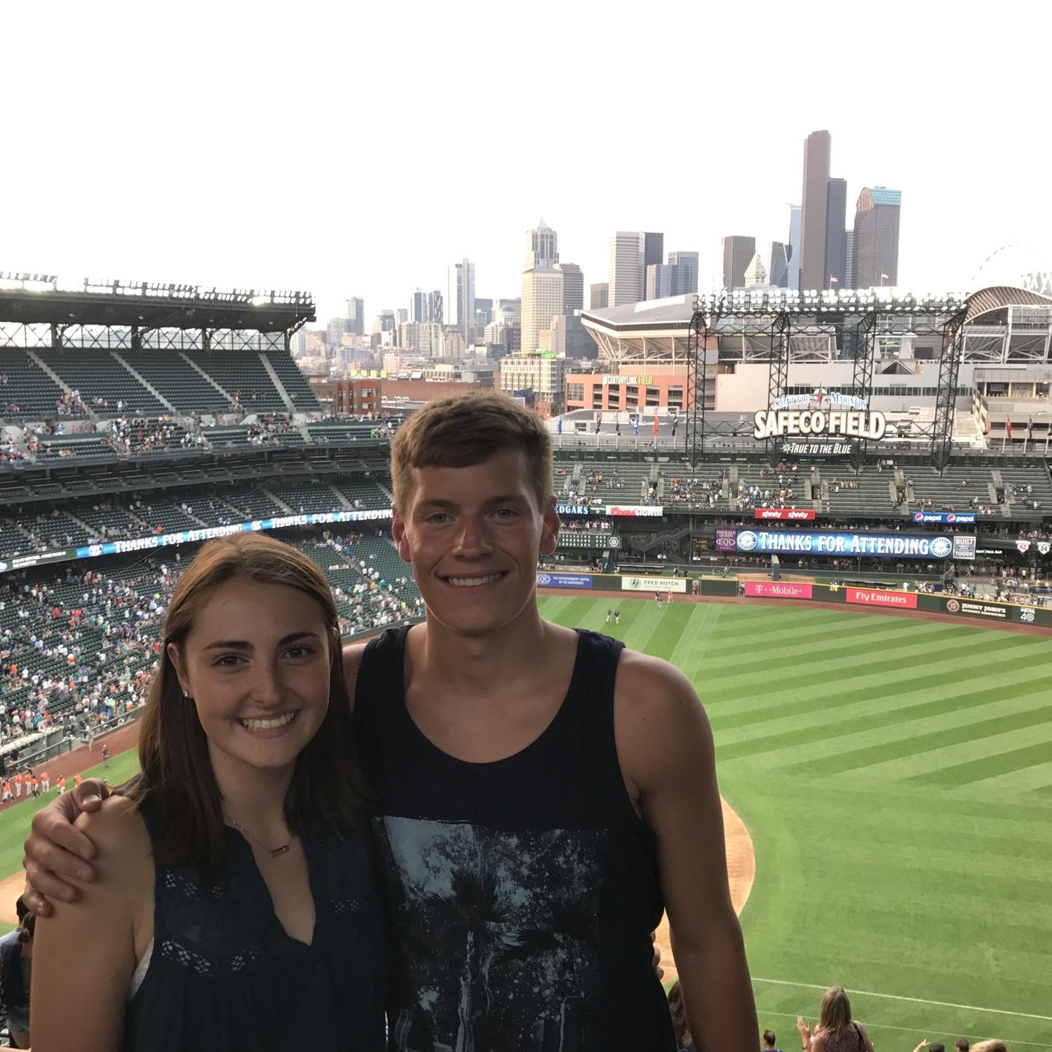 Mariners game, 3rd date in Seattle and met the Whitelaws 2017