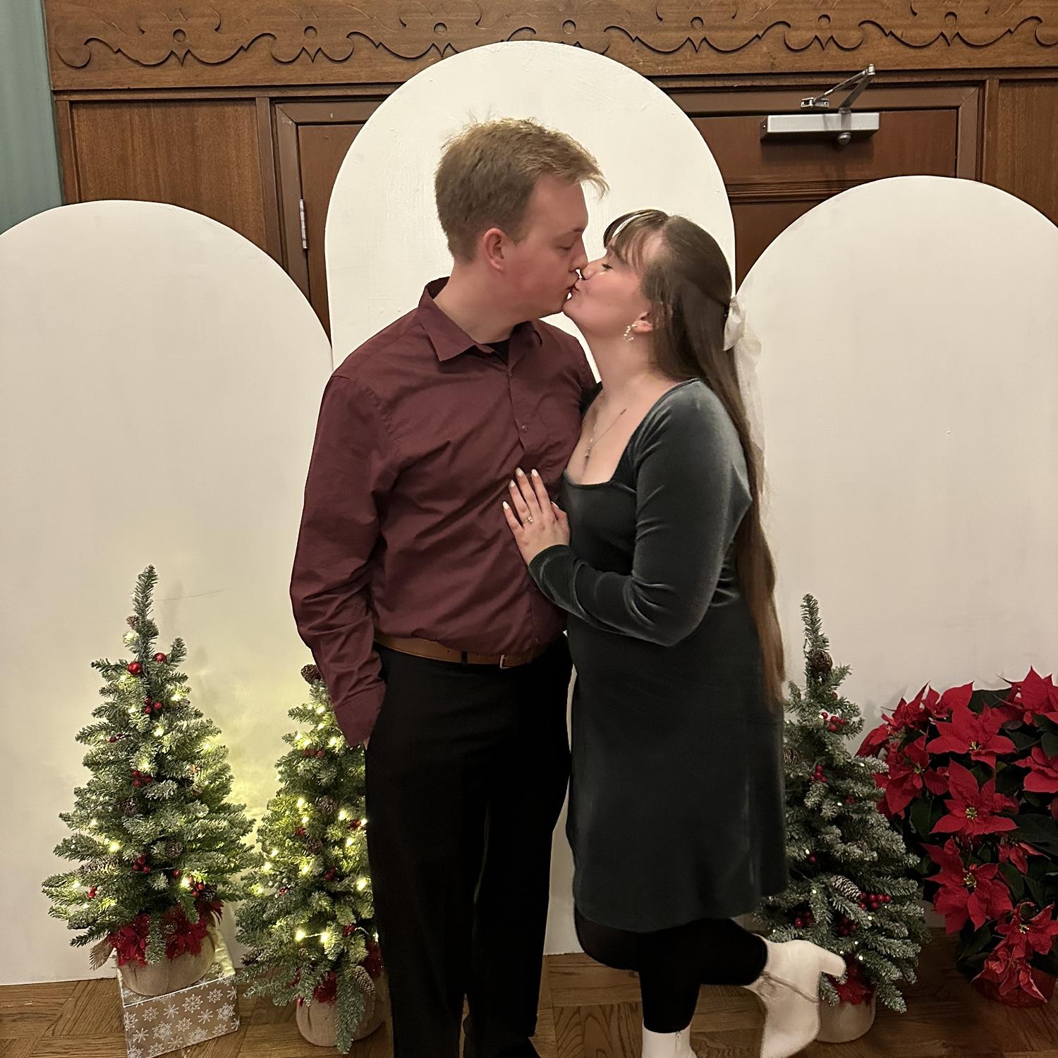 Quick kiss at a winter wedding